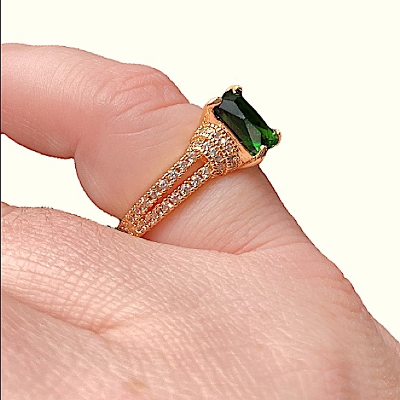 GOLD EMERALD RING 18K GOLD PLATED RING SIZE 7 - Picture 9 of 9